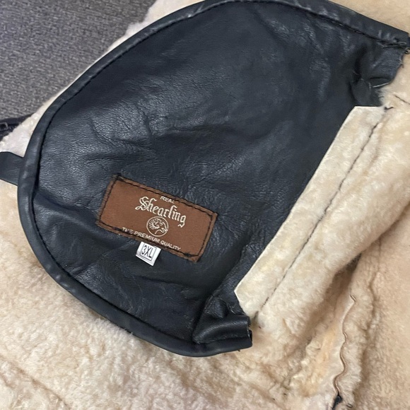 Men's Leather Shearling Jacket - Picture 6 of 7